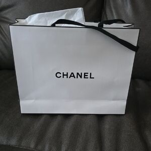 CHANEL Classic White and Black Gift Bag